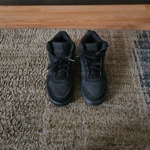 Nike Court Borough Mid